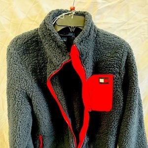 Do not wear. Size M in Navy Blue as main color